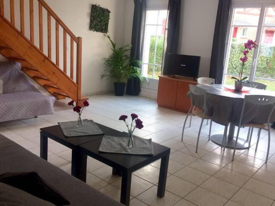 Le Dortoir Villa Magny-le-Hongre Esterno foto